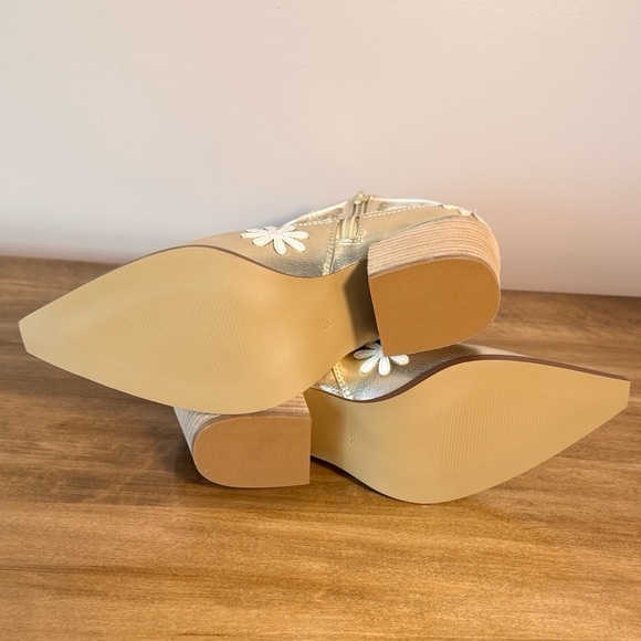 Betsey Johnson Gold Boots with White Floral Appliqué - Picture 10 of 10